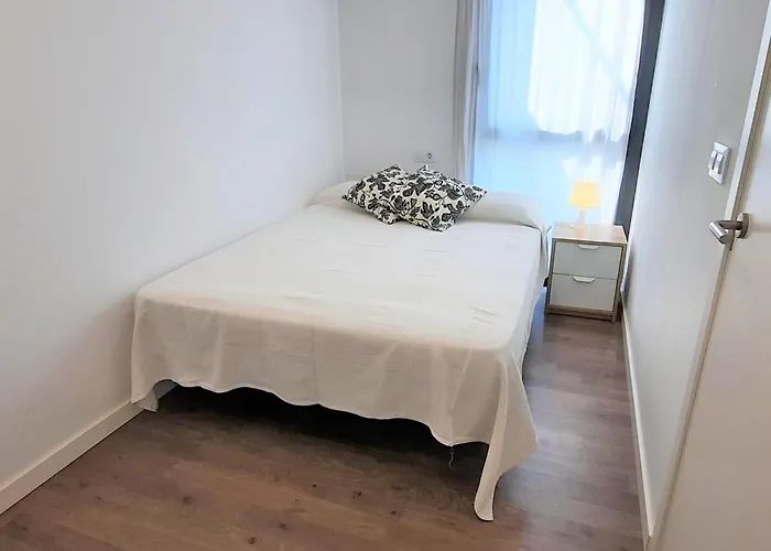 De 3 Con Terraza, Piscina, Parking Y Aire Acondicionado En - Es-170-54 * Llança
